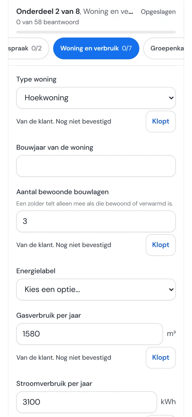 Het schouwformulier in Fikst op de telefoon van de adviseur: type woning, aantal bewoonde bouwlagen en gasverbruik zijn al ingevuld, telkens met de regel Van de klant. Nog niet bevestigd en de knop Klopt.