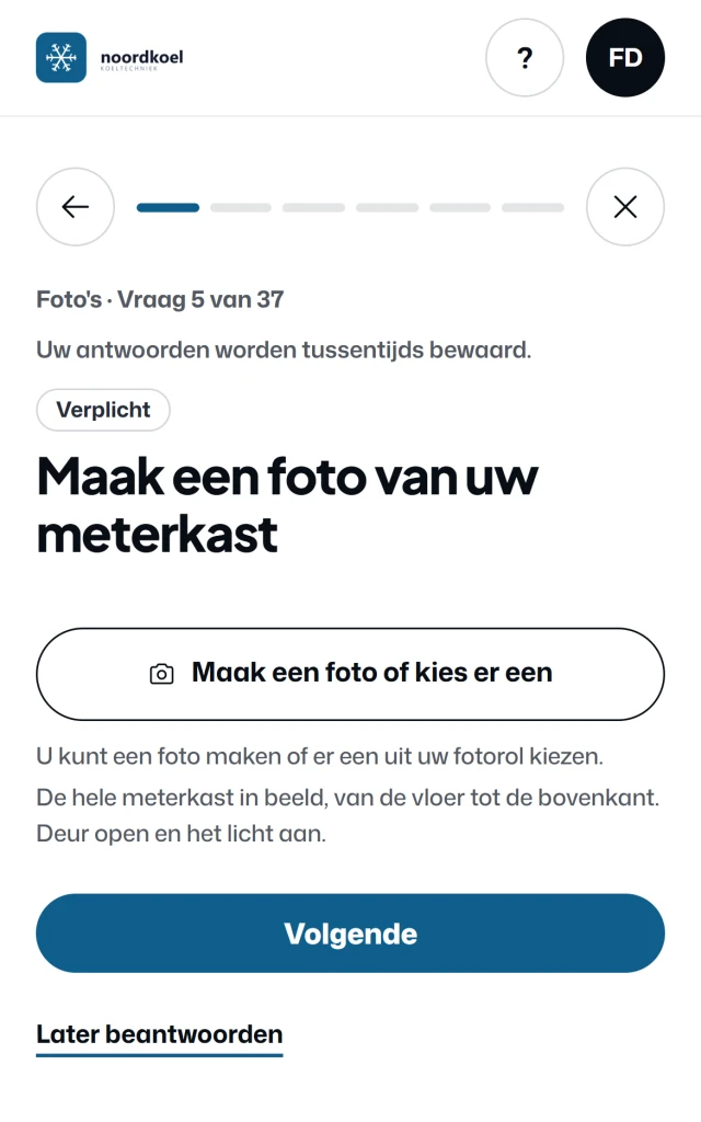 De vragenlijst in het klantportaal van Noordkoel: Foto's, vraag 5 van 37, Maak een foto van uw meterkast, met de knop Maak een foto of kies er een.