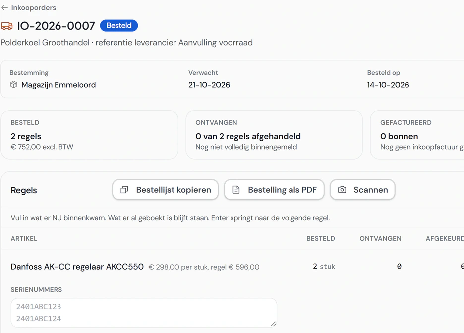 Inkooporder IO-2026-0007 bij Polderkoel Groothandel voor Magazijn Emmeloord, besteld en verwacht op 21 oktober: per regel wat besteld, ontvangen en afgekeurd is, met serienummers en scannen.