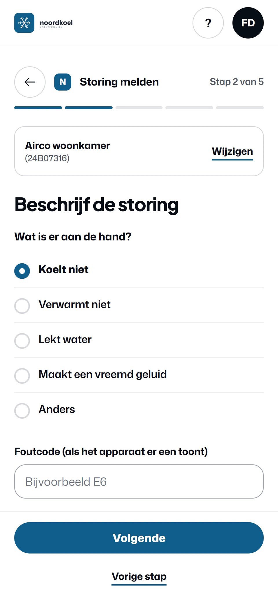 Storing melden in het klantportaal, stap 2 van 5: de airco in de woonkamer is gekozen en bij Wat is er aan de hand staat Koelt niet aangevinkt.
